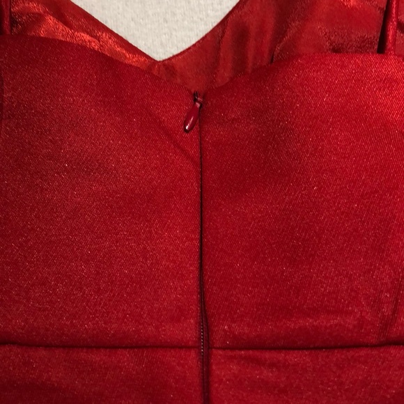 Red dress - Picture 4 of 6